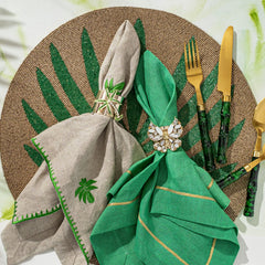 How to Set a Unique Holiday Table: Showcase Your Style Through Distinctive Accents