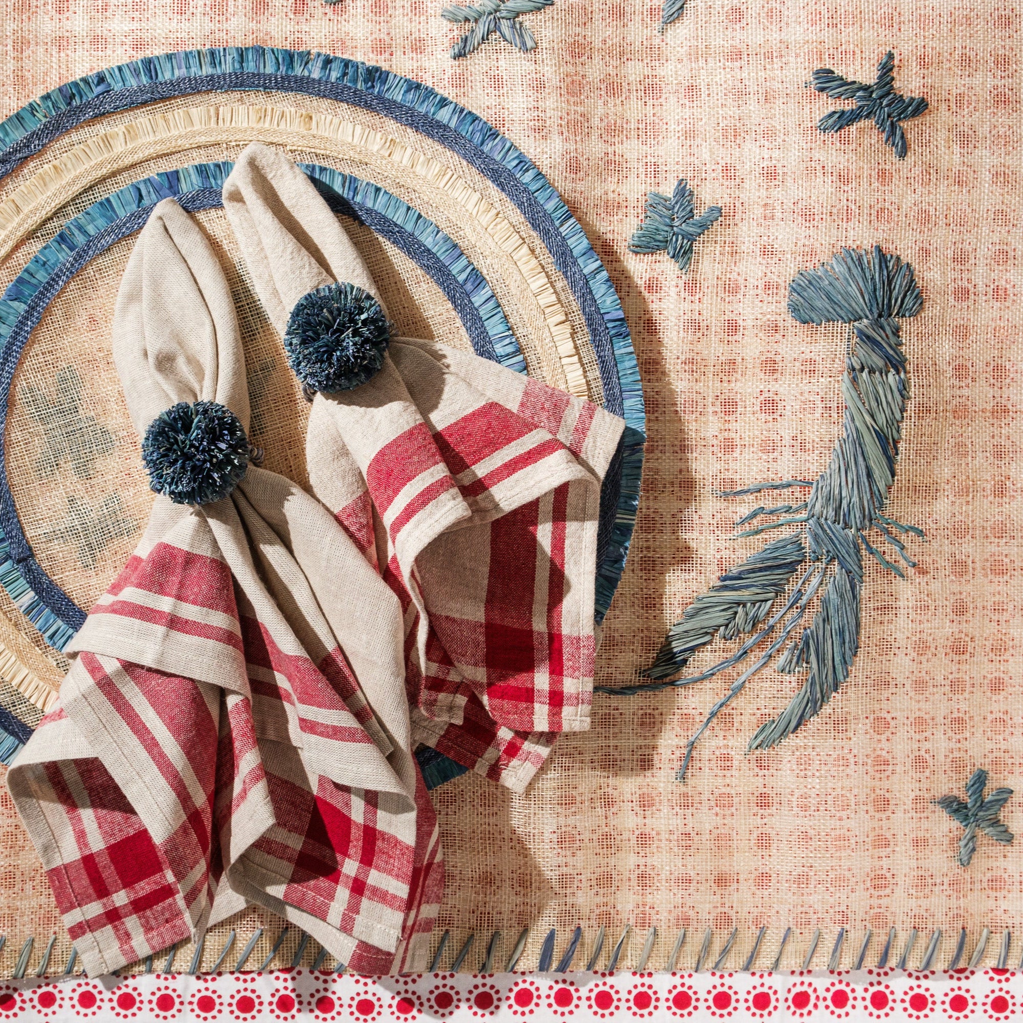 Straw lobster and star table runner