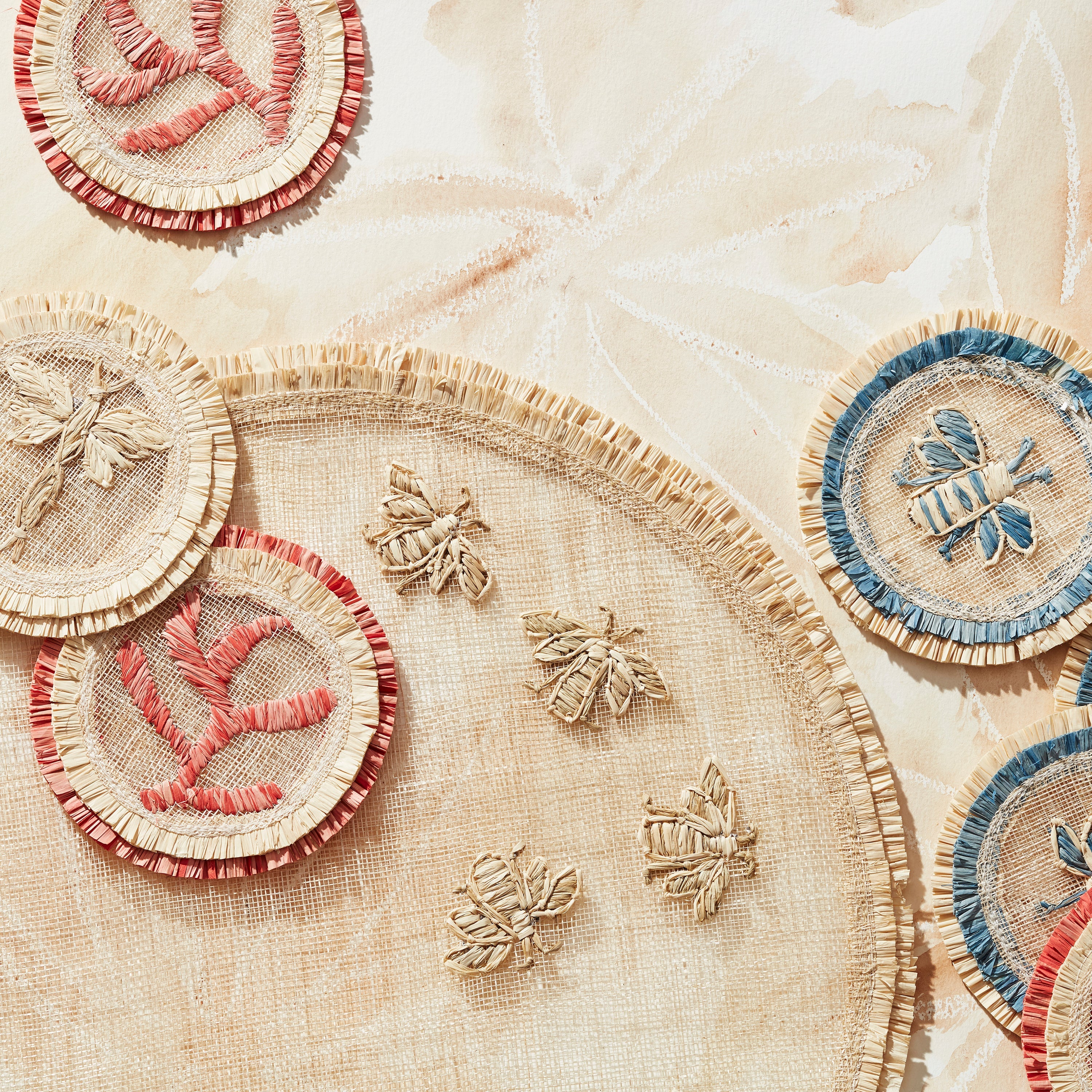 Straw bee placemat, set of four