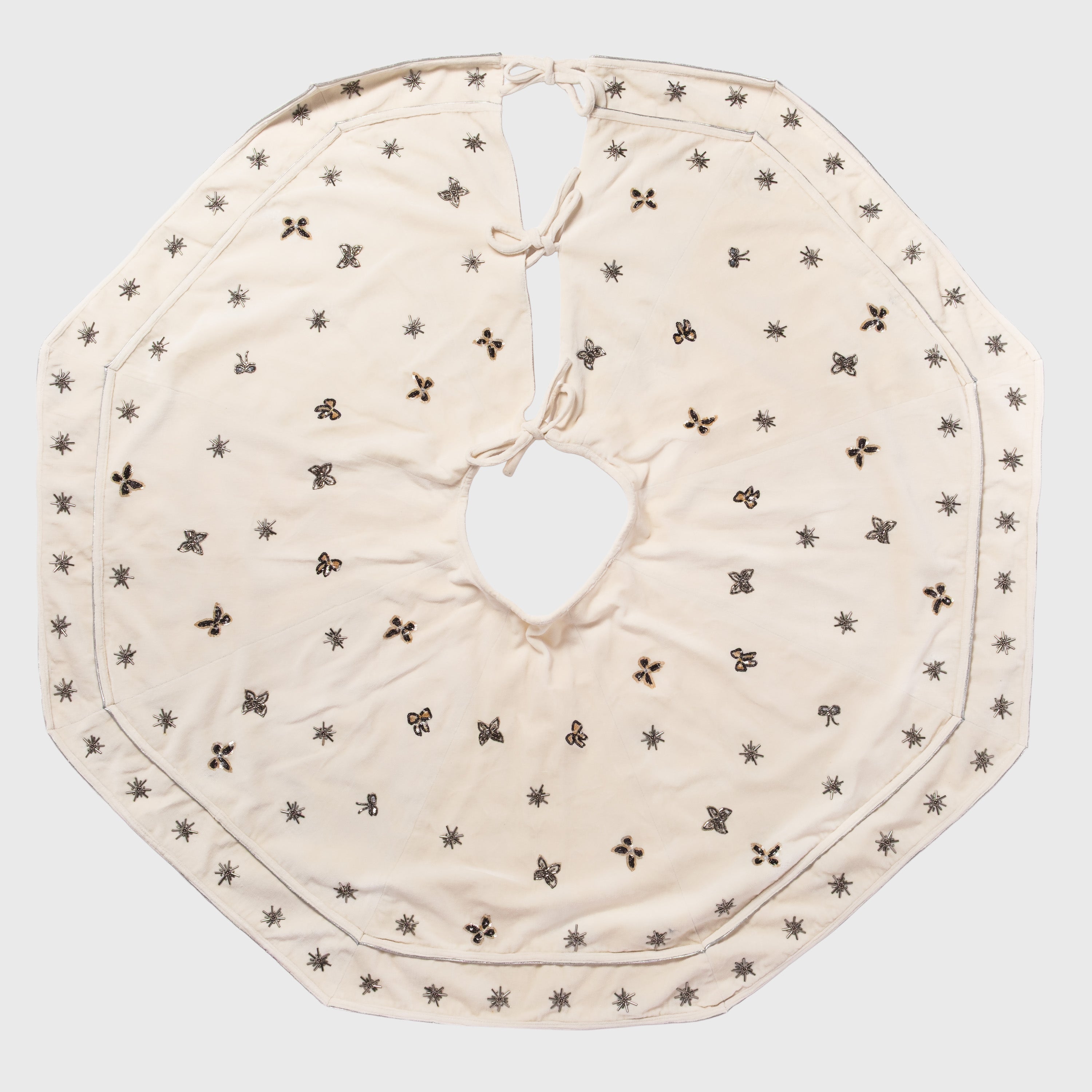 Bow tree skirt, cream